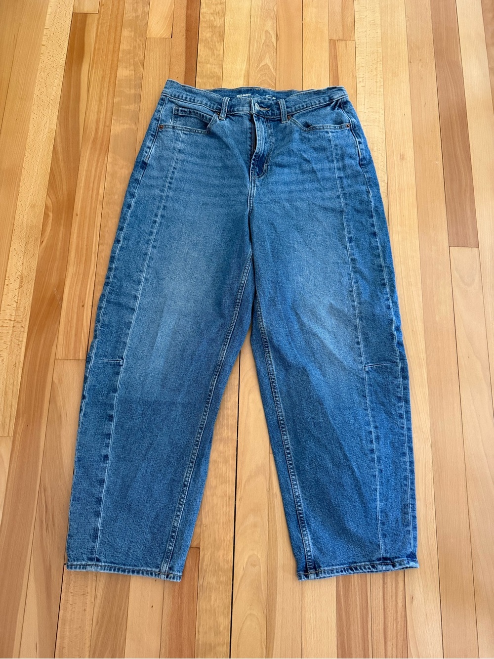Old Navy Wow High-Waisted Barrel Ankle Jeans